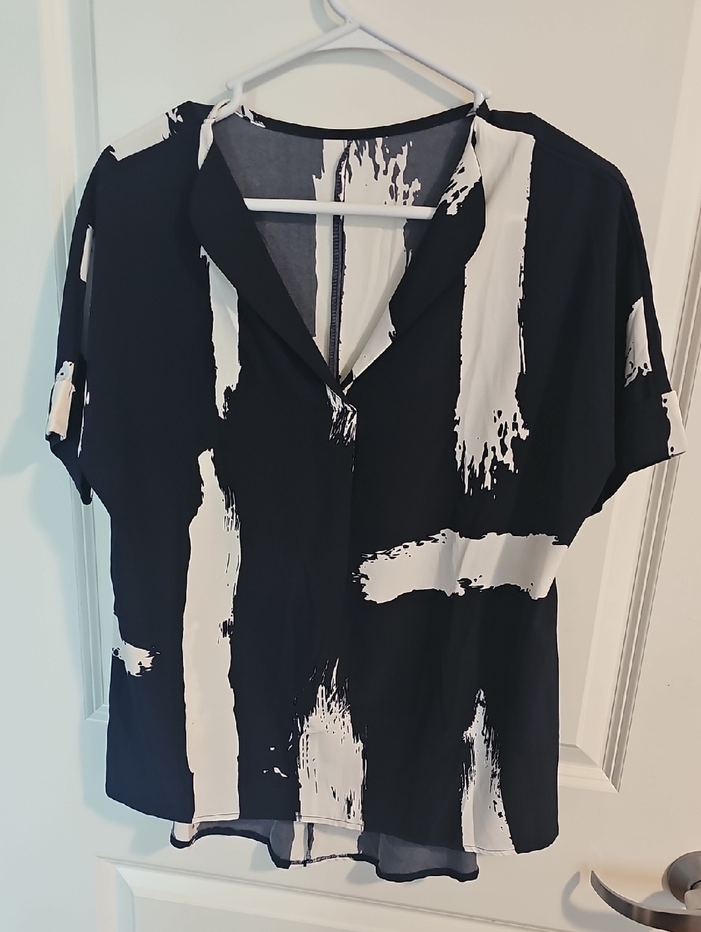 Hapsho Abstract Brushstroke Black & White V-Neck Blouse